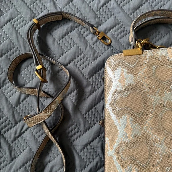 NWT - Rare GUESS Snake Print Shoulder Bag